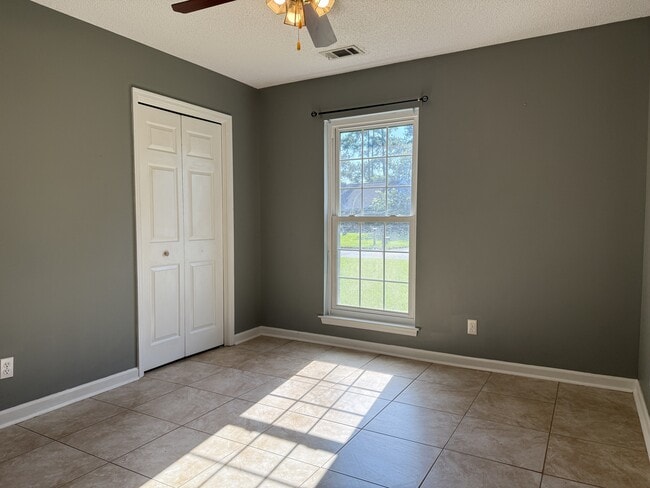 Building Photo - 122 Longleaf Cir