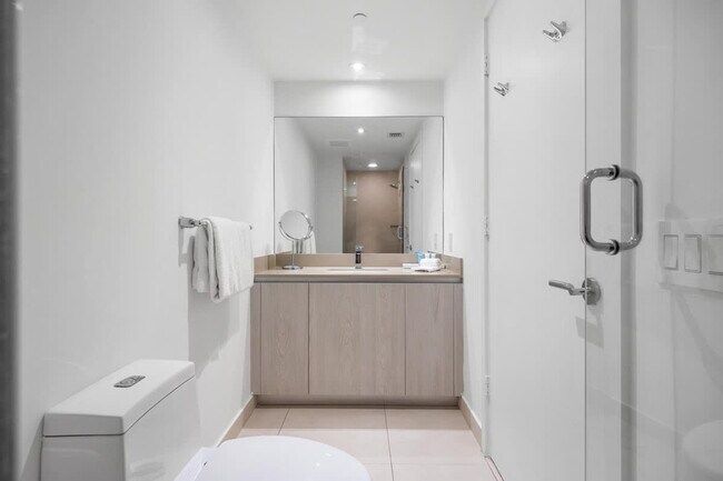 Building Photo - 4011 S Ocean Dr