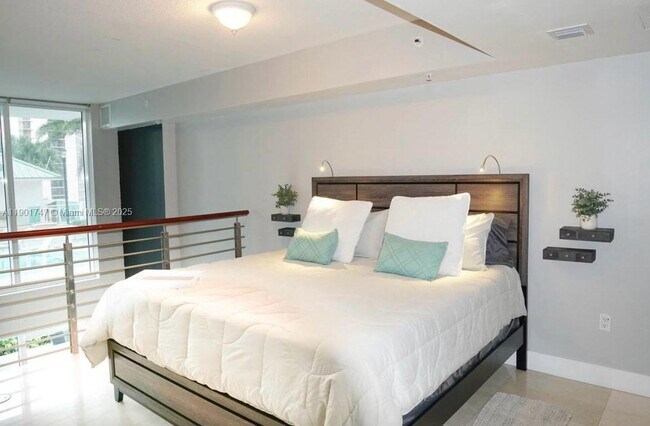 Building Photo - 41 SE 5th St