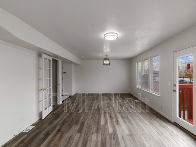 Building Photo - 3211 S 945 E