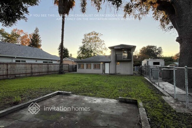 Building Photo - 425 Jasmine Ave