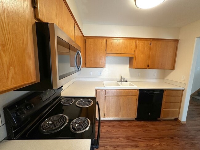 Building Photo - Ridgetop Duplex