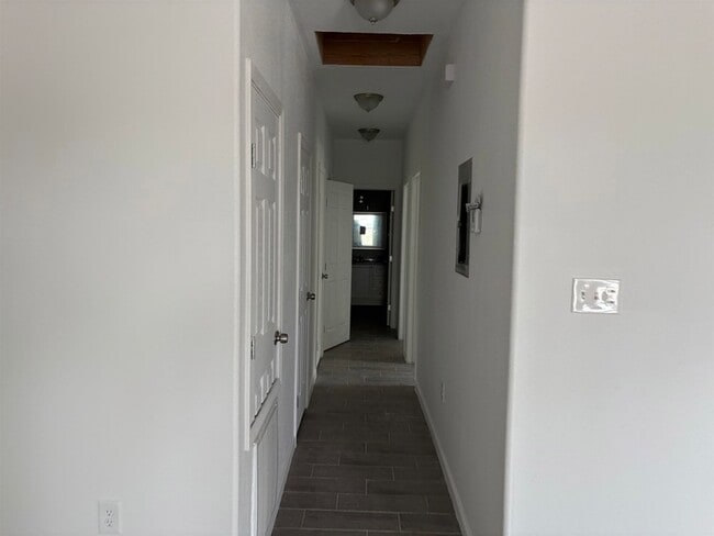 Building Photo - 311 Rosalinda Dr