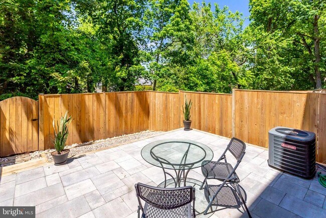 Building Photo - 258 Burgess Ave