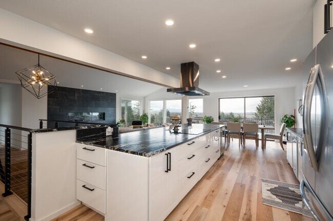 Primary Photo - 2433 Crestline St