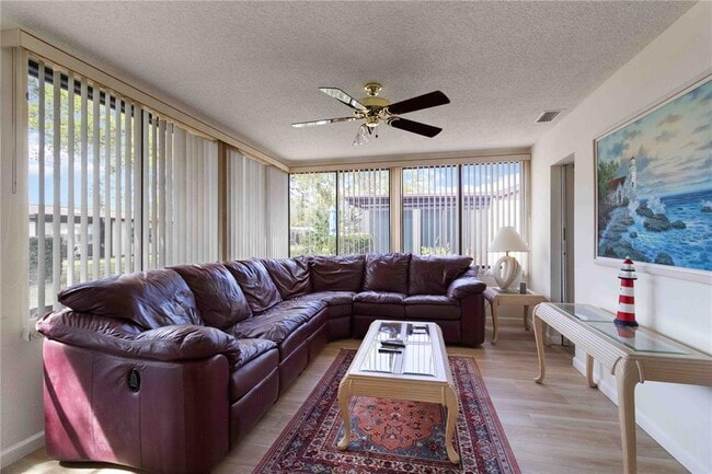 Building Photo - 6215 Green View Cir