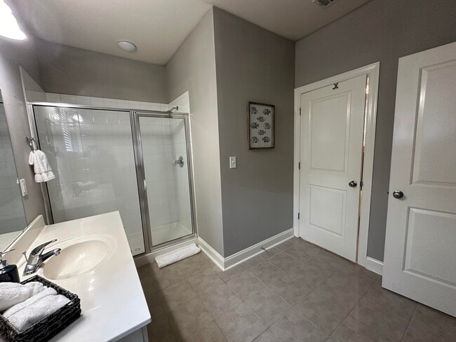 Building Photo - 321 Landing Dr
