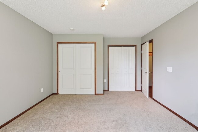 Building Photo - 15024 Farnham Ave N