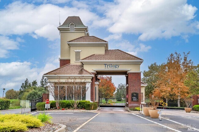 Building Photo - 206 Cedar Ridge Dr