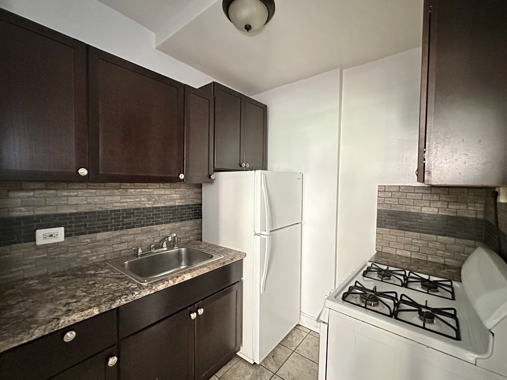 Building Photo - 1369 W Estes Ave