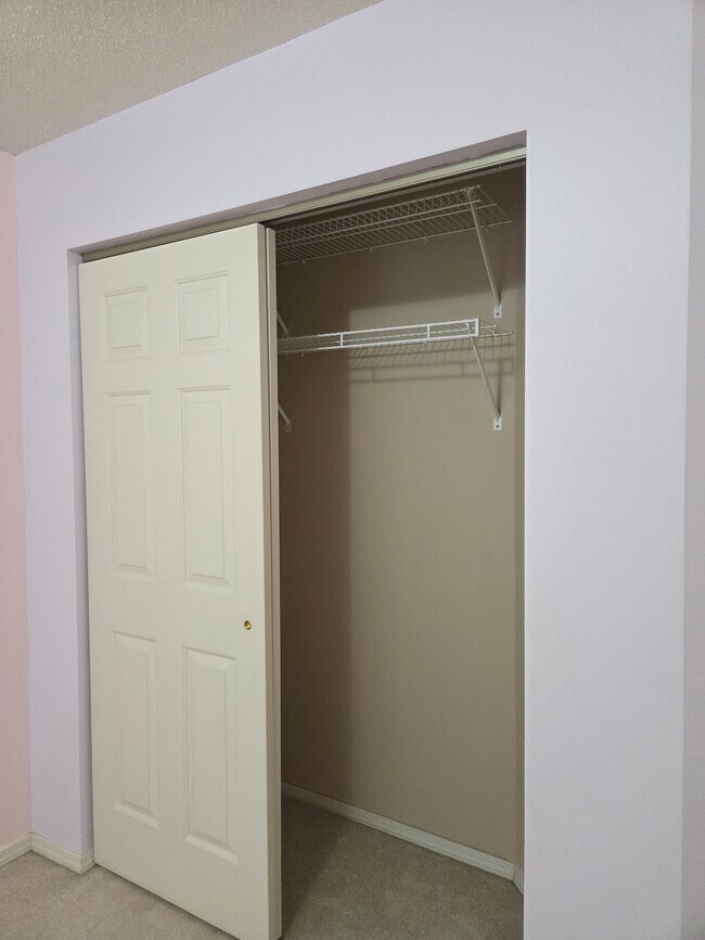 Bedroom 3 closet - 2120 S Azalea Ln