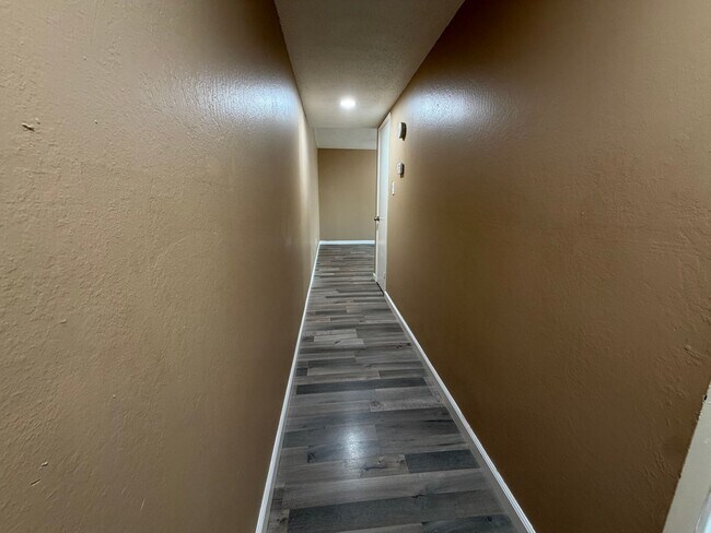 Building Photo - 5725 Woodleigh Dr