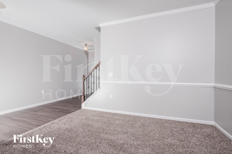 Building Photo - 636 Starry Sky Dr