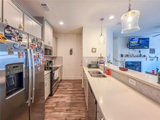 Building Photo - 5786 Calle Vis Dr