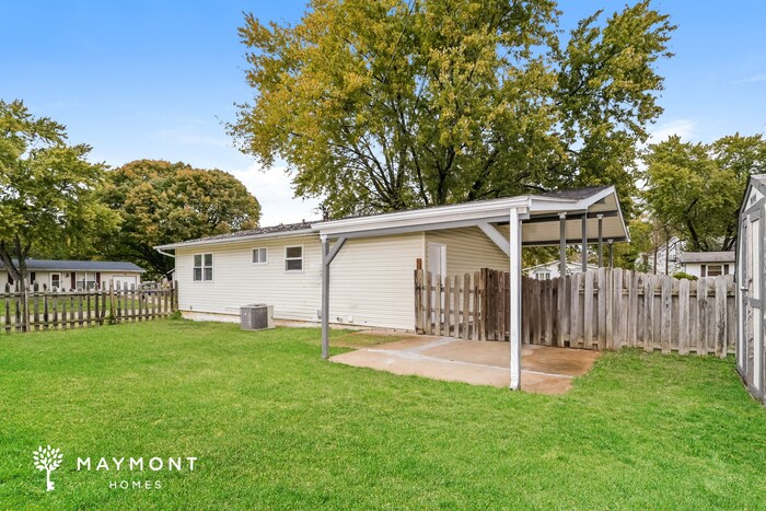 Building Photo - 1080 N Park Ln