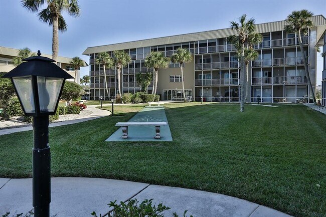 Building Photo - 325 Causeway N