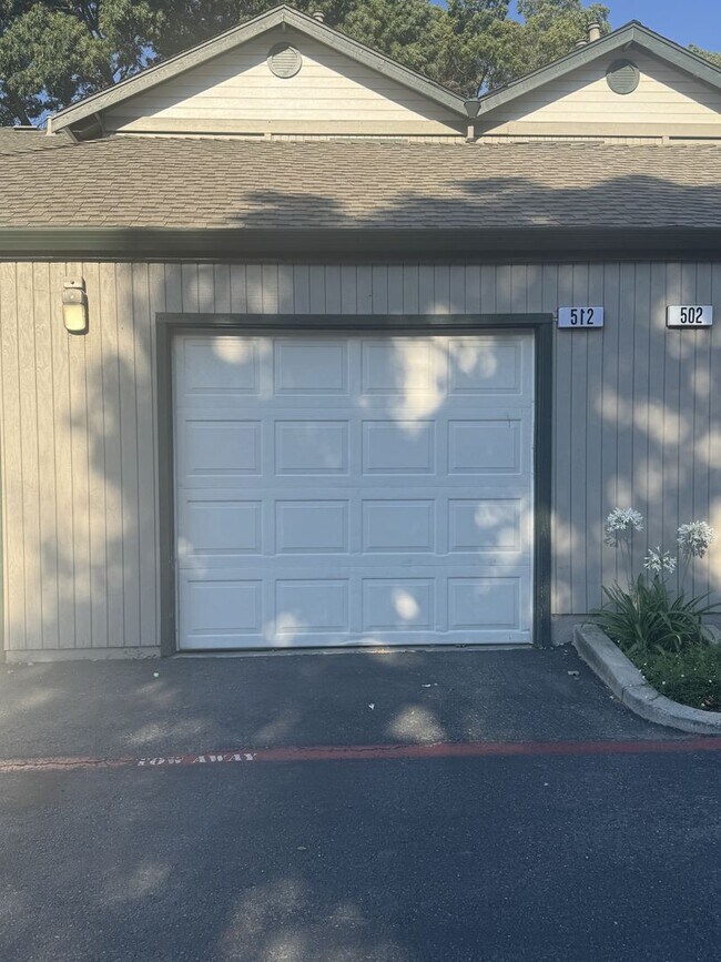 Building Photo - Beautifully Updated 2BD/2BA Condo | In-Unit Laundry, Garage & Greenbelt Views