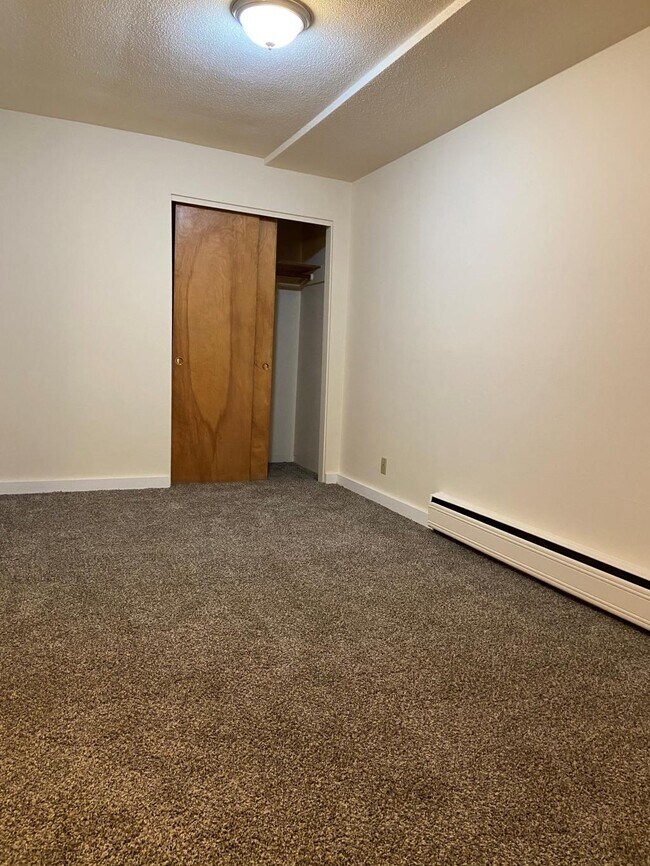 Building Photo - Boston Apts - Studio + extra room