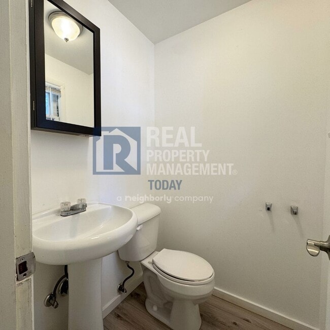 Building Photo - 2021 E 72nd St