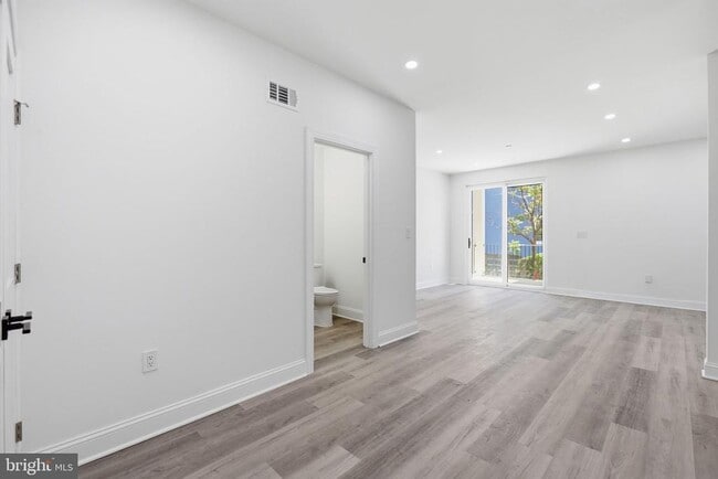 Building Photo - 2404 North Capitol St NW