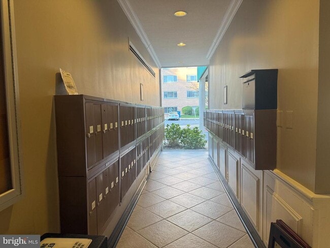 Building Photo - 10570 Main St