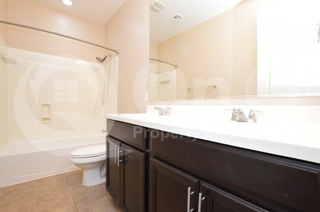 Building Photo - 1522 E Hummingbird Way