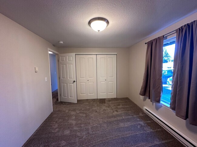 Building Photo - Charming 2 bdrm, 1 bath in Maplewood Neigh...