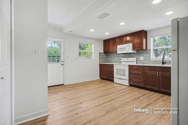 Building Photo - 403 Virginia St