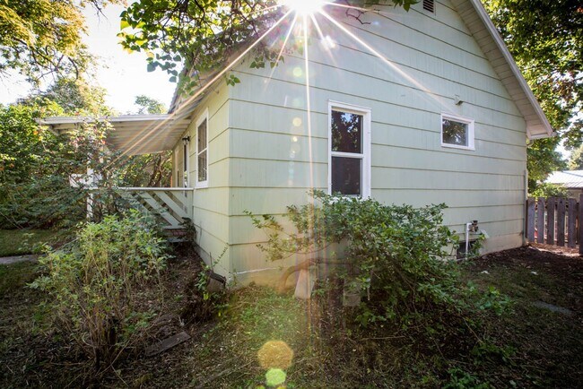 Building Photo - Great 1 bed, 1 bath home