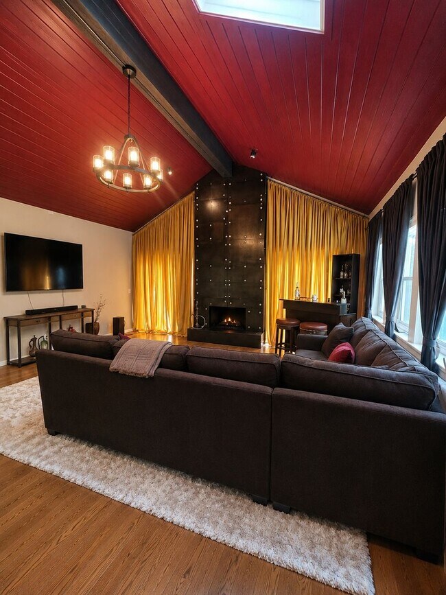 Building Photo - Beautiful Carmichael Home in Exclusive Neighborhood!