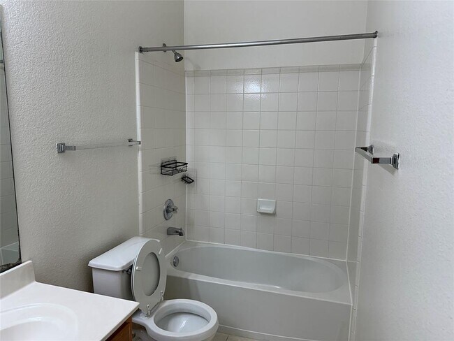 Building Photo - 14209 Naruna Way