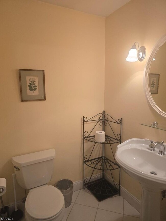 Building Photo - 90 Sycamore Ct