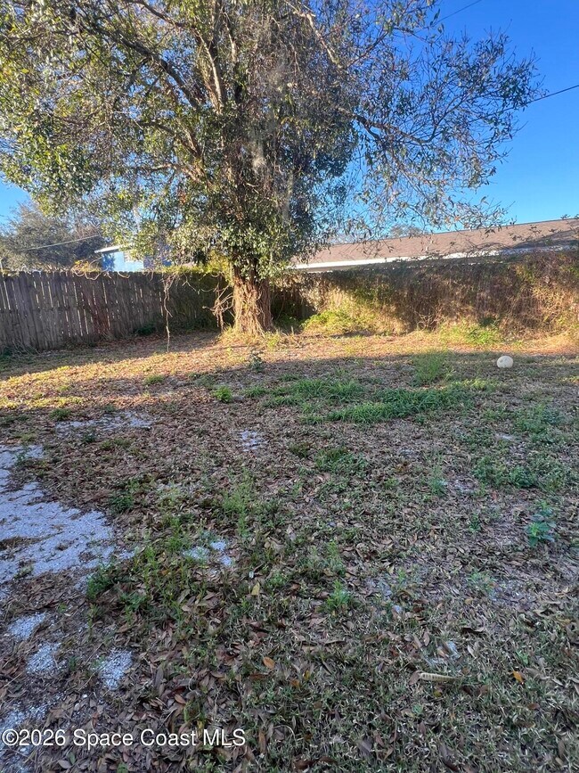 Building Photo - 441 Vickers St