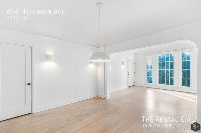 Building Photo - 854 Hyperion Ave