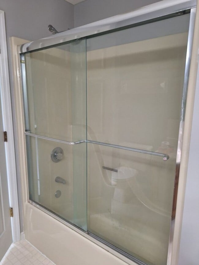 Building Photo - 4bd/3 bath located in desirable neighbor in Fox Den Subdivision in West Knoxville