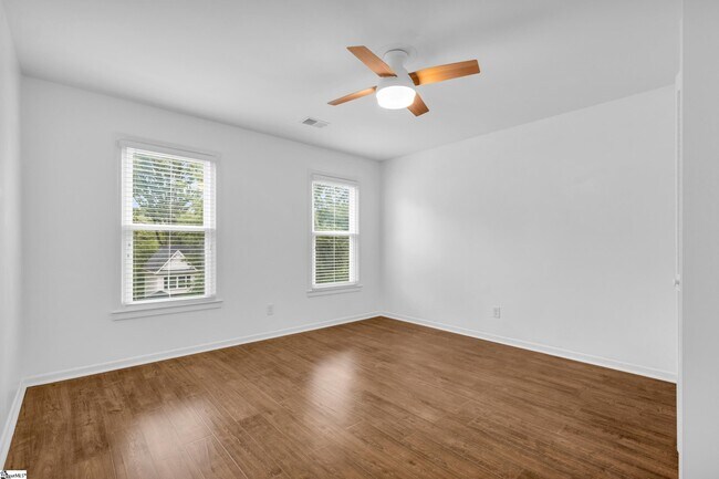 Building Photo - 125 River Way Dr