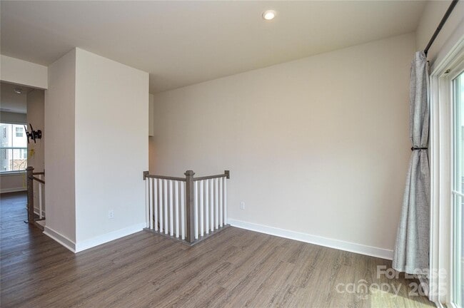 Building Photo - 9833 Oaklawn Blvd NW