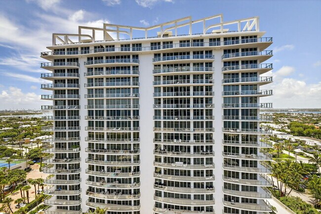 Building Photo - 3100 N Ocean Dr