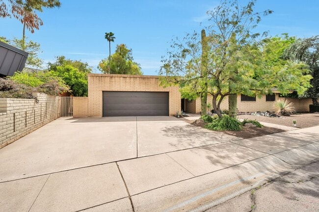 Building Photo - TEMPE GOLF COURSE HOME in SHALIMAR NEIGHBO...