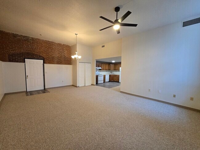 Building Photo - 147 Rawson Rd