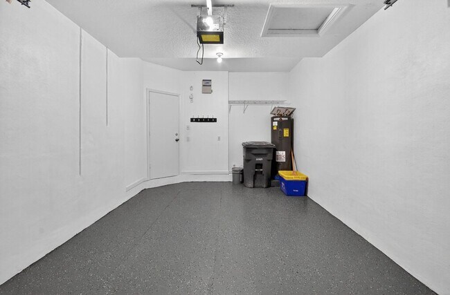 Building Photo - 8020 Briantea Dr
