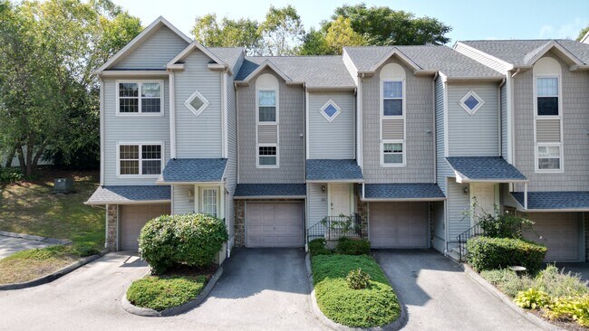 Primary Photo - 19 Hawthorne Dr