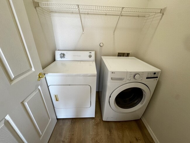 Building Photo - 1109 Meadowlark Way SE