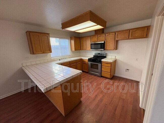 Building Photo - 905 S Laguna St