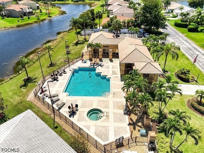 Building Photo - 13870 Silver Lake Ct
