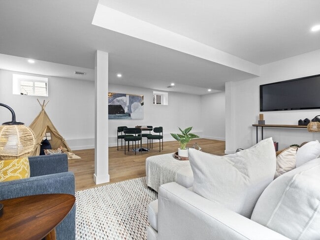 Building Photo - 23 Winter St