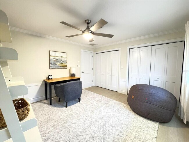 Building Photo - 1004 SE 5th Ave