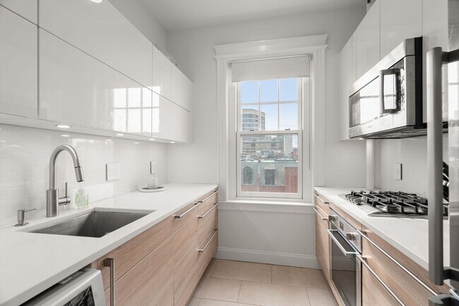 Building Photo - 282 Newbury St