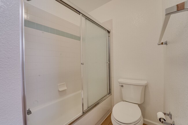 Building Photo - Beautiful 4 bed, 3.5 bath Home in Fort Col...