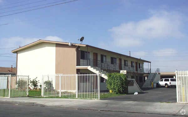 Building Photo - 2039 Wallace Ave.